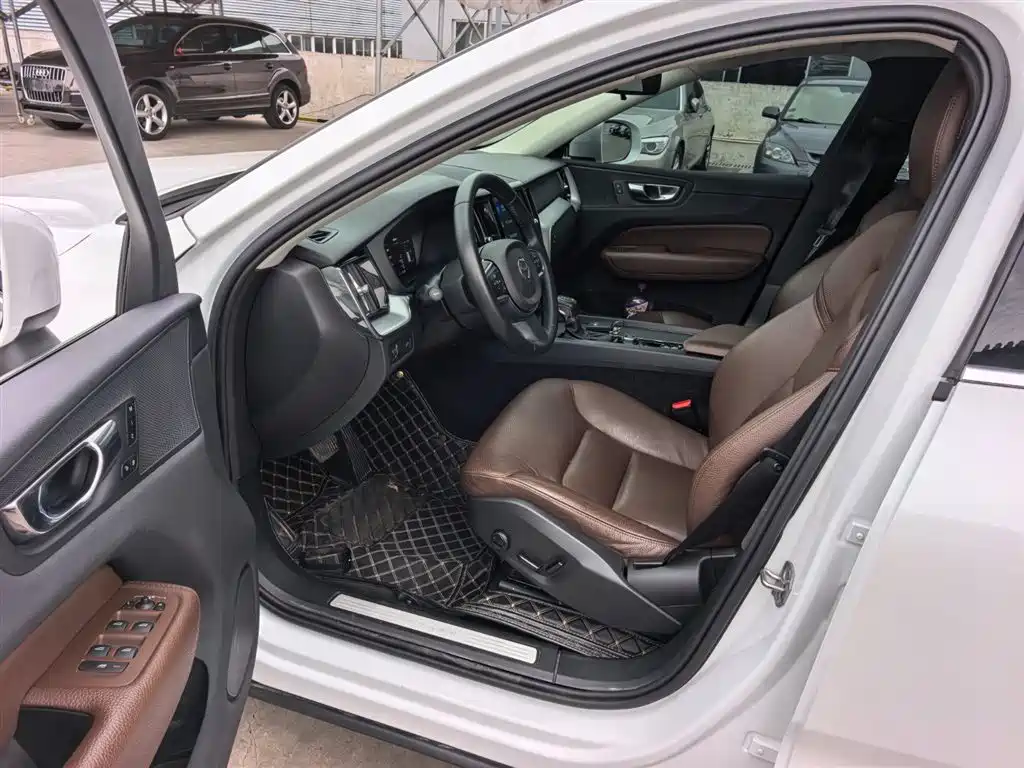 Volvo XC60 2019 T5 4WD Intelligent Ease China VI фото 9