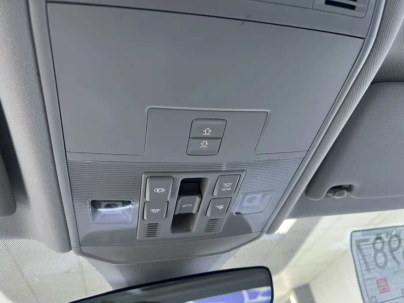 Volkswagen Sagitar 2023 Model Year 280TSI DSG Surpass Edition фото 16