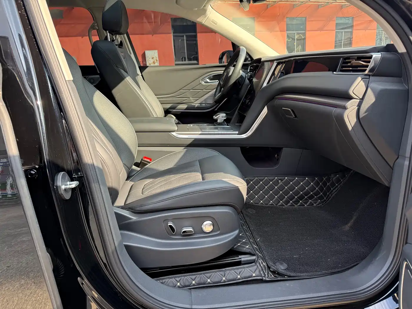 Hongqi HS7 PHEV 2024 2.0T PHEV 4WD Flagship Edition 6-seater фото 18