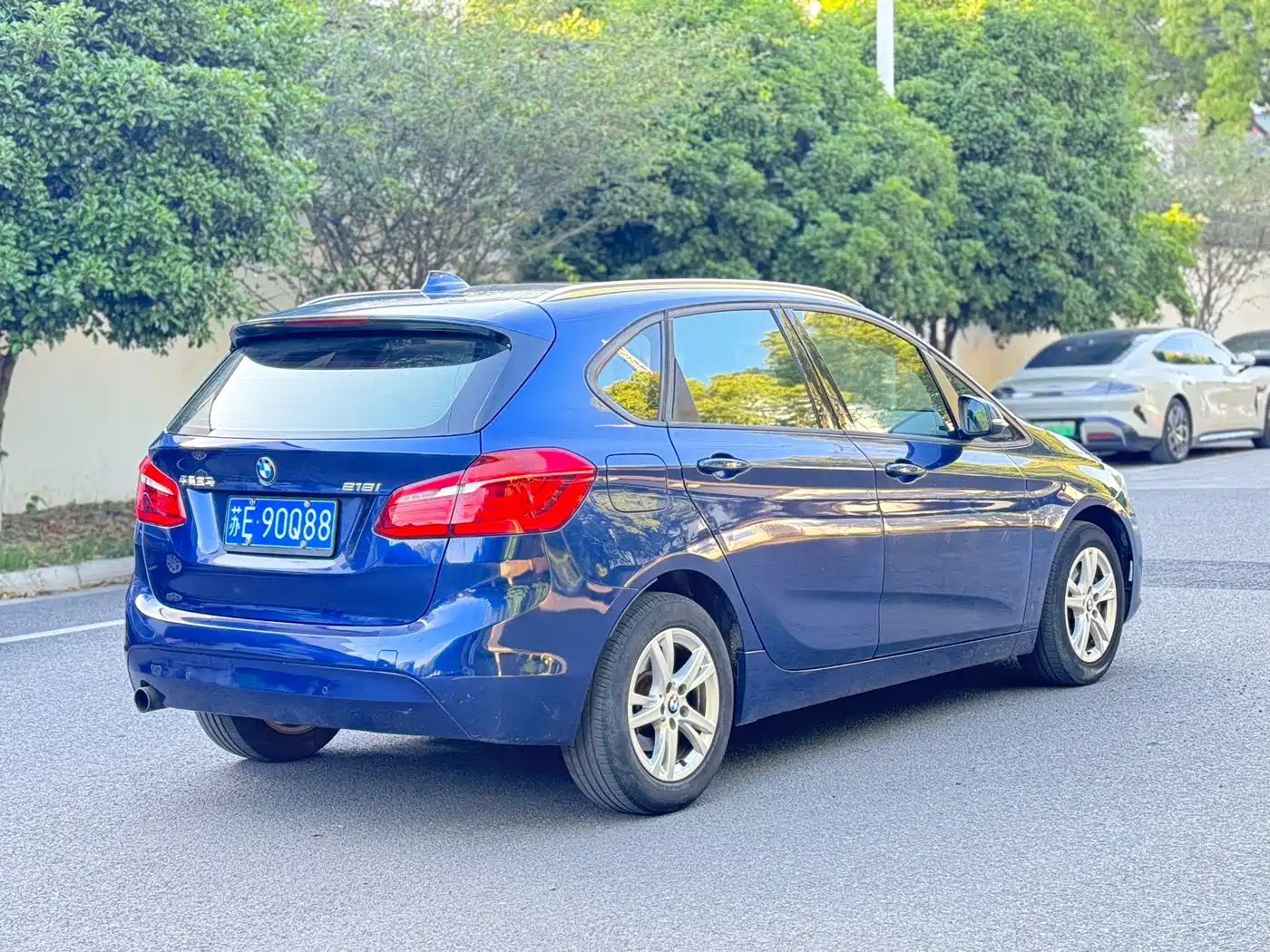 BMW 2 Series Touring 2016 218i Leading фото 4