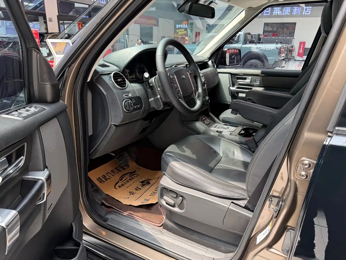 Land Rover Discovery 2013 3.0 SDV6 Black Premium Limited Edition фото 4
