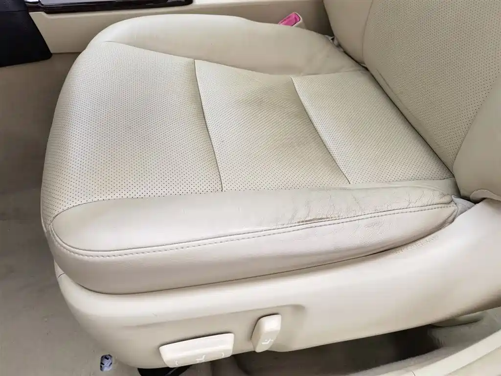 Toyota Camry 2015 2.5G Luxury Navigation Edition фото 20