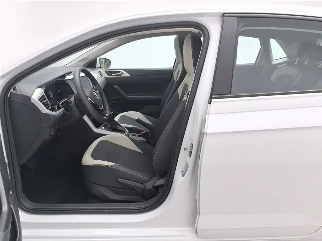 Volkswagen Polo 2023 Facelift Plus 1.5L Auto Chroma Tech Edition фото 10