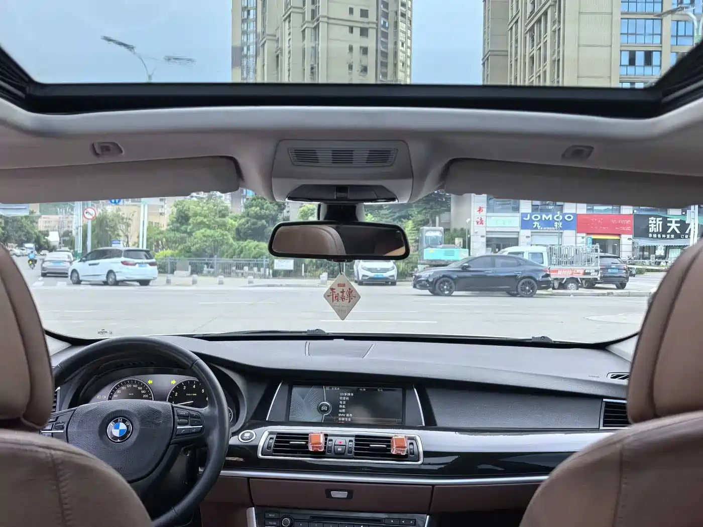 BMW 5 Series GT 2010 535i Leading Model фото 8