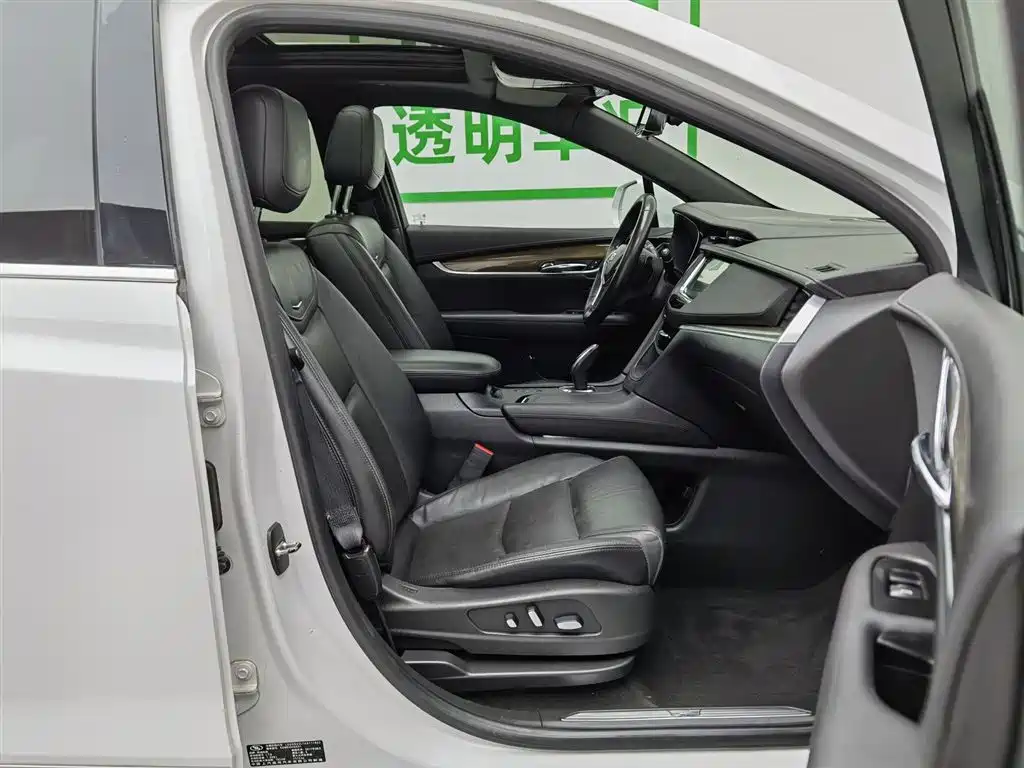 Cadillac XT5 2017 Anniversary Edition 28T 4WD Leading фото 23