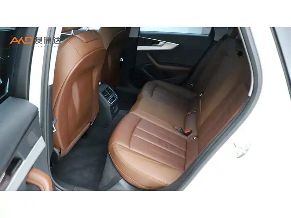 Photo 7 - Audi A4 (Import)