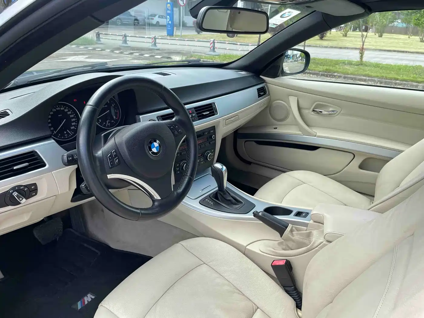 BMW 3 Series 2011 325i Luxury фото 4