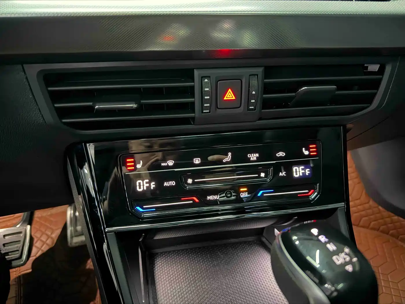 Volkswagen Passat 2023 280TSI Starlight Elite Edition фото 11