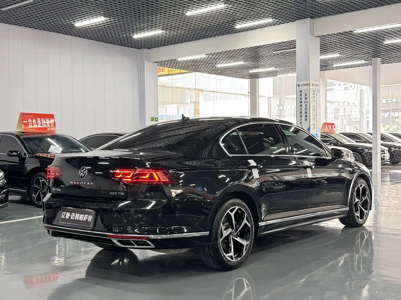 Volkswagen Magotan 2023 Model 2 Million Commemorative Edition 330TSI DSG Luxury фото 9