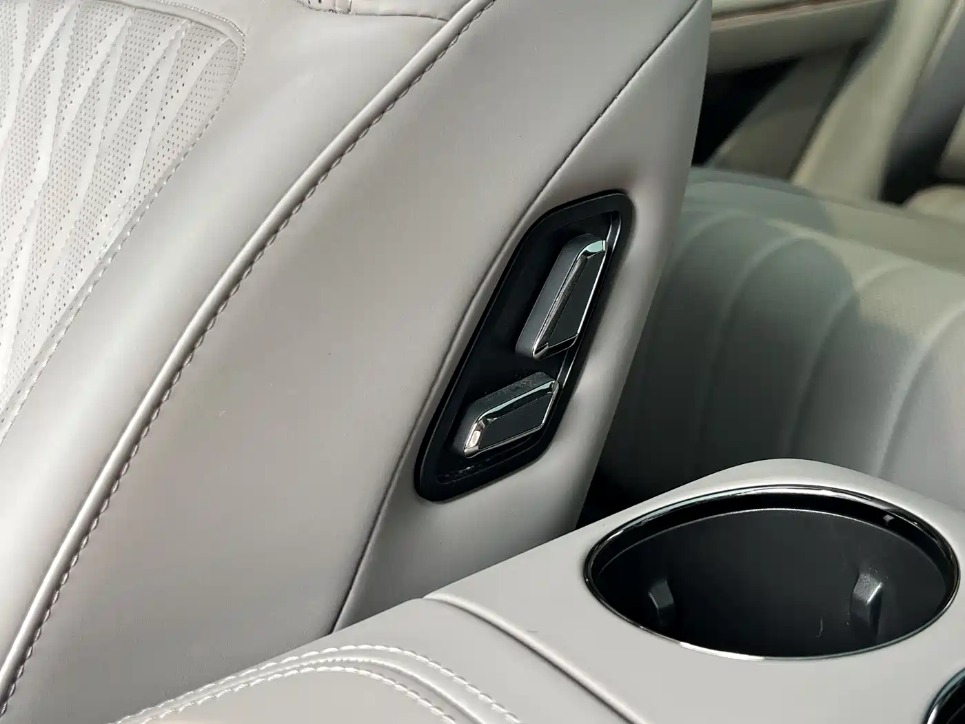 Geely Galaxy Galaxy Xingyao 8 2025 130km EM-P Starship Edition фото 30