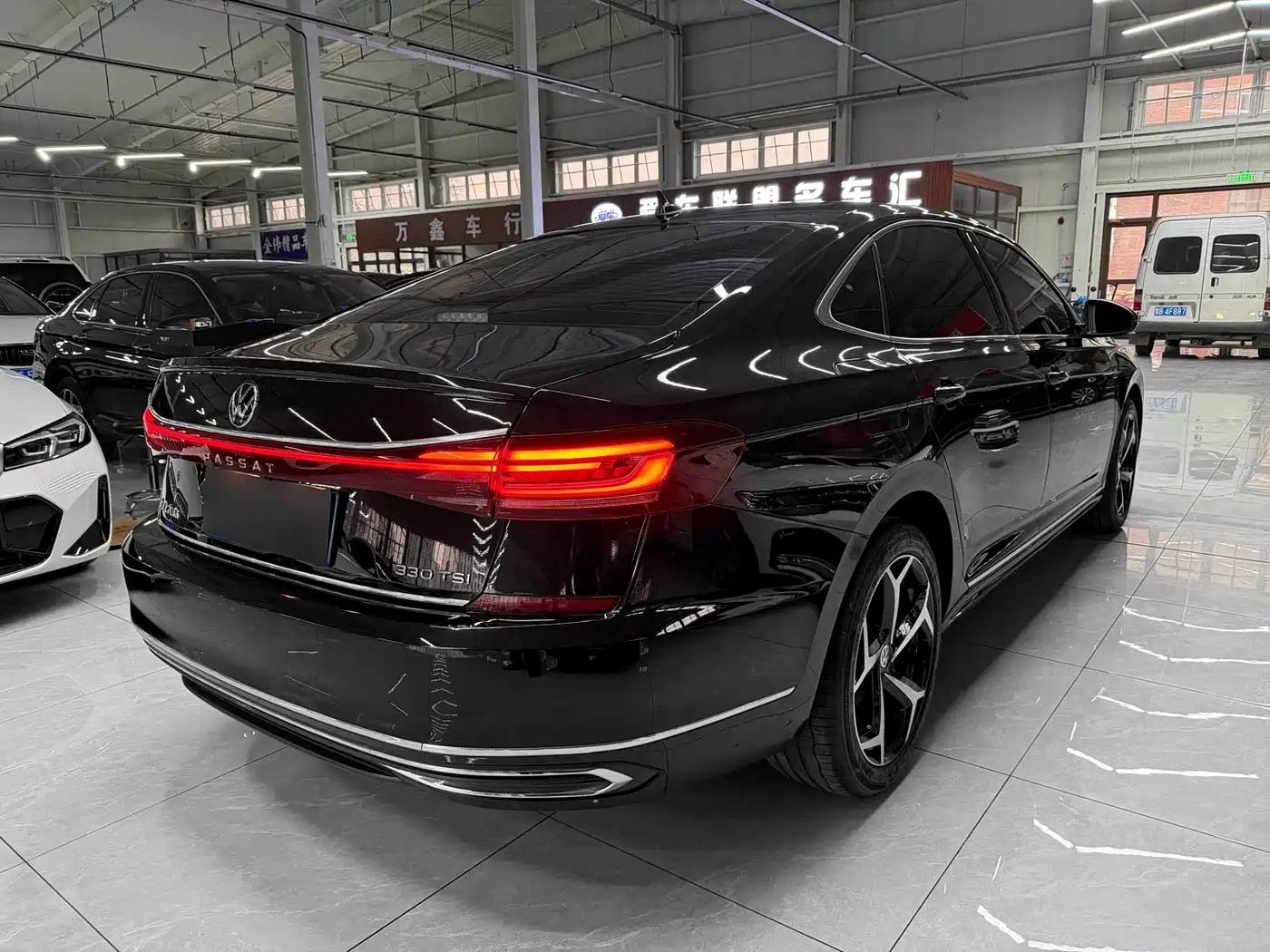 Volkswagen Passat 2023 280TSI Starlight Elite Edition фото 4