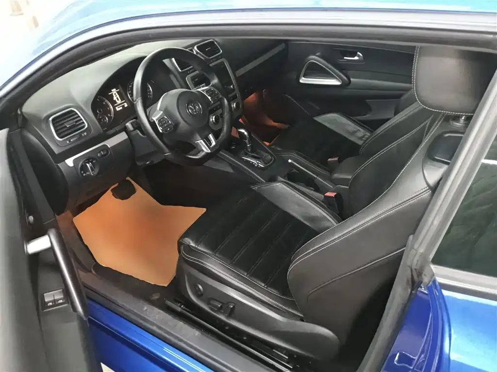 Volkswagen Scirocco 2011 2.0TSI Luxury фото 16