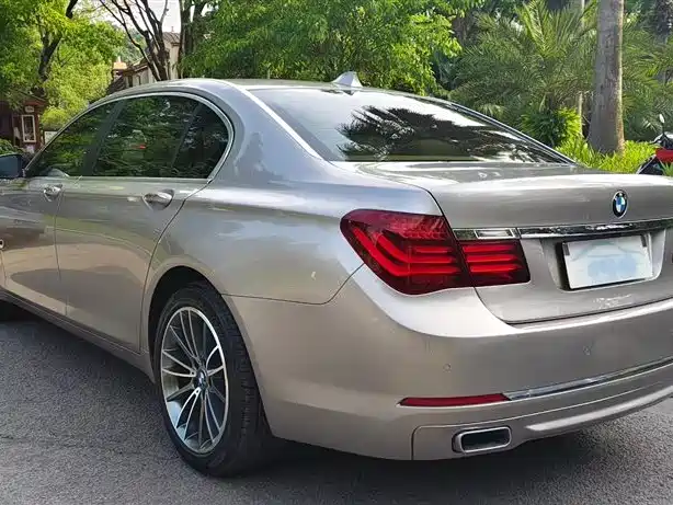 BMW 7 Series 2013 Model 740Li Luxury фото 3