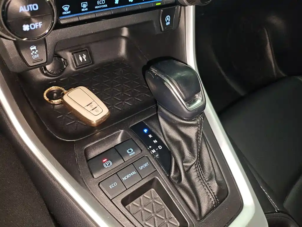 Toyota Wildlander 2022 2.0L CVT FWD Luxury PLUS Edition фото 10