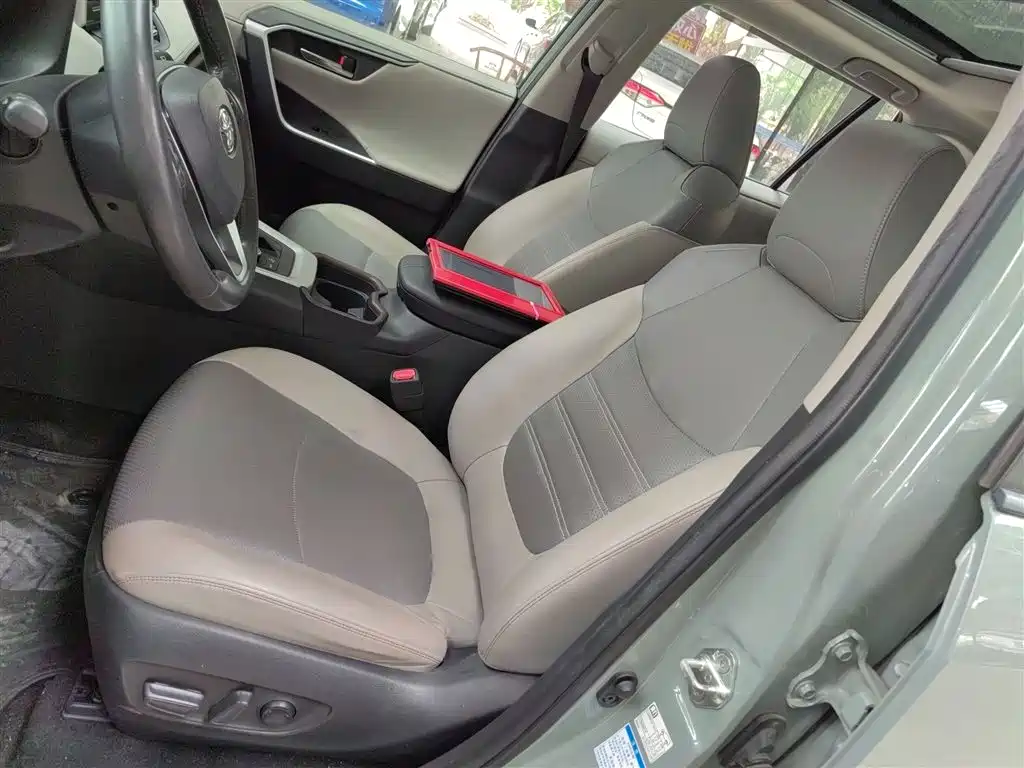 Toyota RAV4 Rongfang 2020 2.0L CVT 4WD Premium Edition фото 8