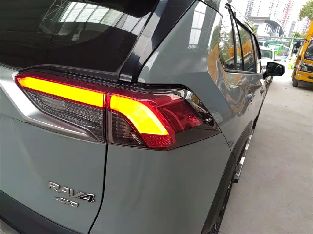 Toyota RAV4 Rongfang 2020 2.0L CVT 4WD Premium Edition фото 20