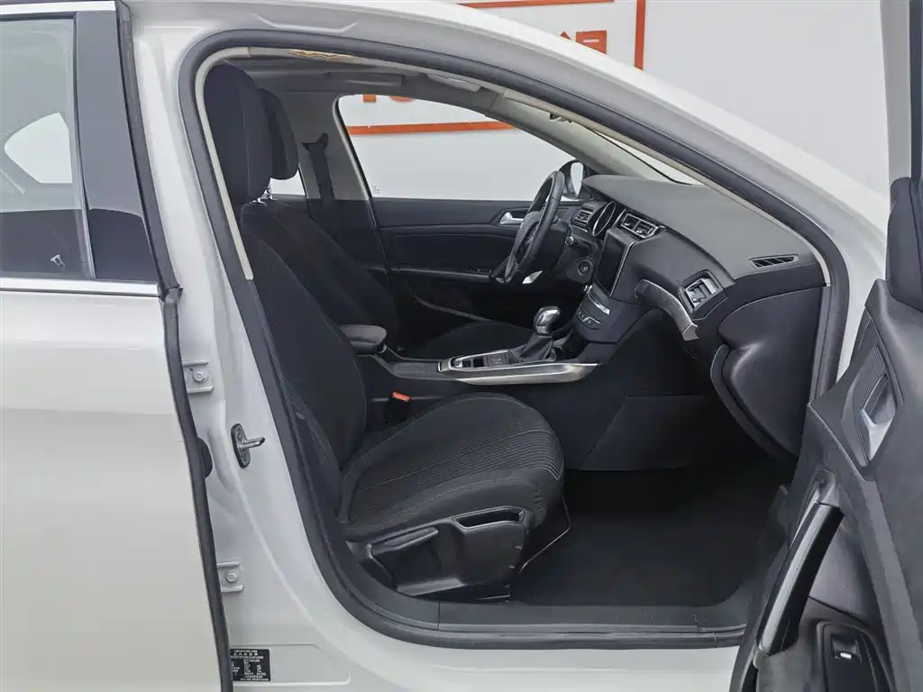 Peugeot 408 2014 1.8L Automatic Luxury Edition фото 23