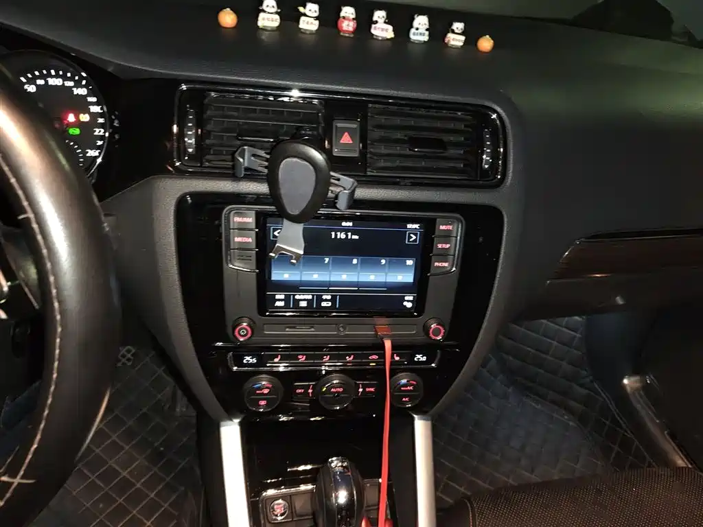 Volkswagen Sagitar 2017 230TSI Automatic Luxury фото 6