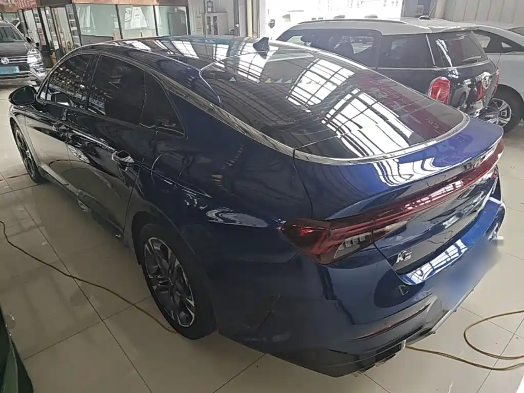 Фото 5 - Kia K5