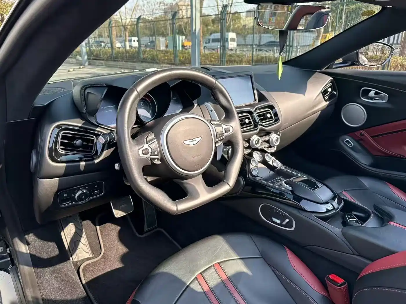 Aston Martin V8 Vantage 2022 4.0T V8 Roadster фото 7