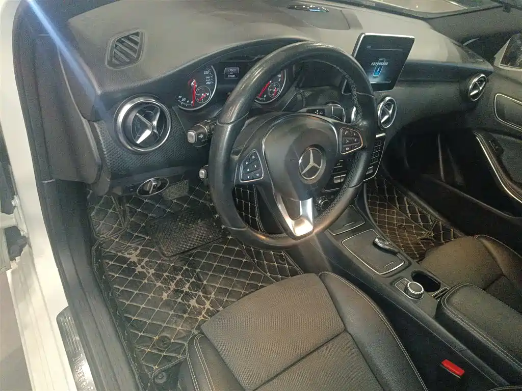 Mercedes-Benz A-Class (Import) 2017 Facelift A 200 Dynamic фото 3