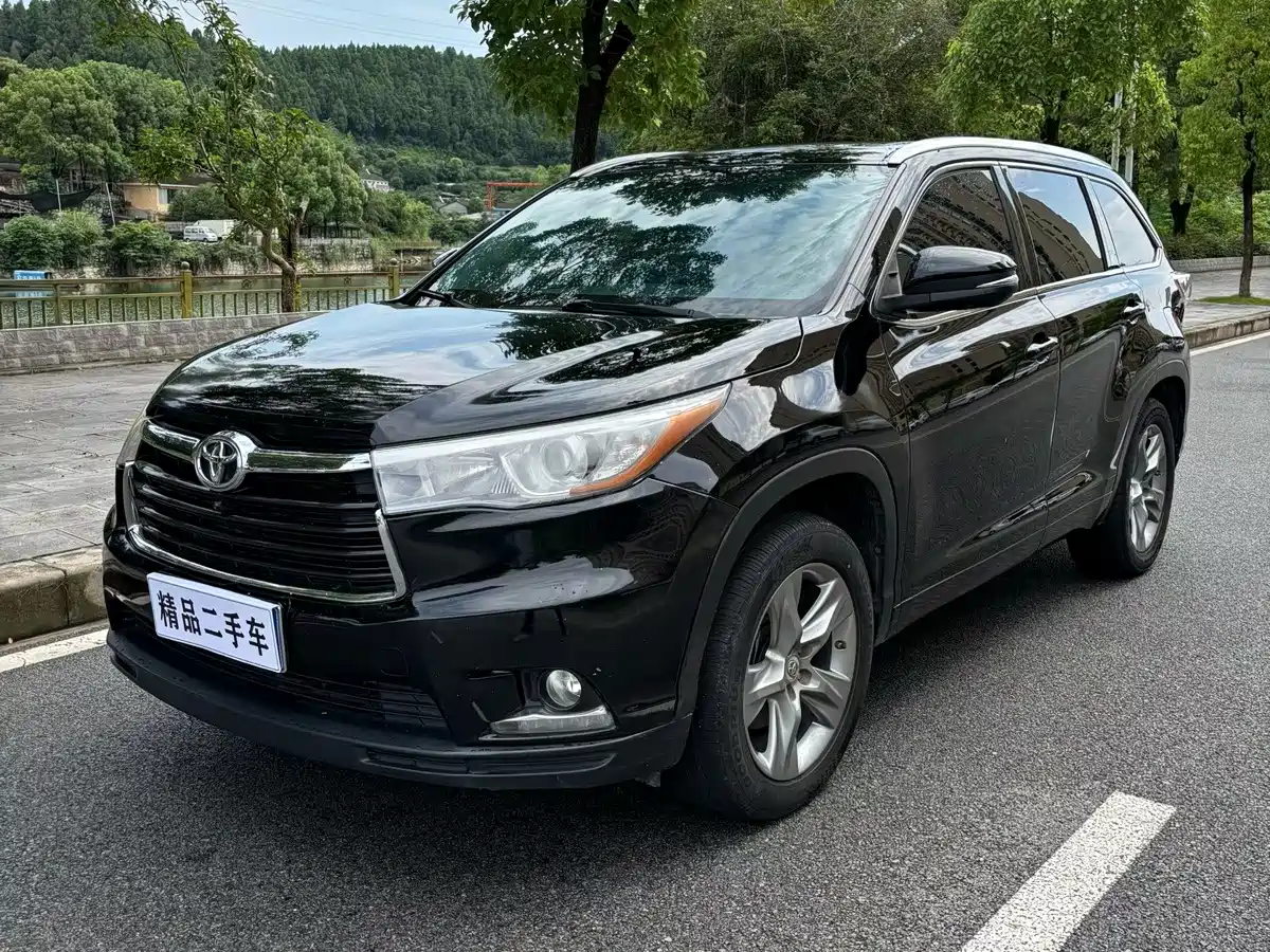 Фото 1 - Toyota Highlander