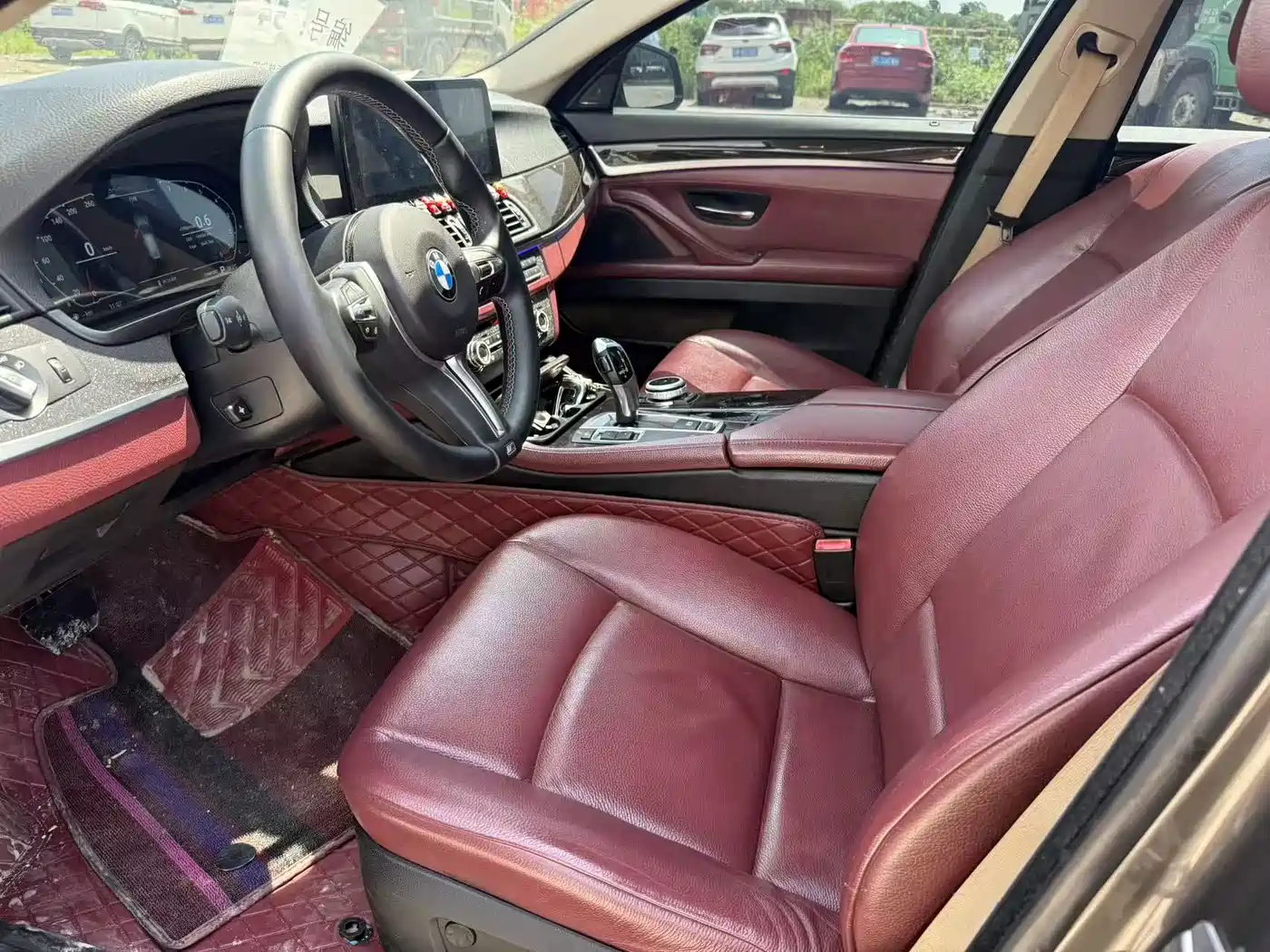 Photo 4 - BMW 5 Series