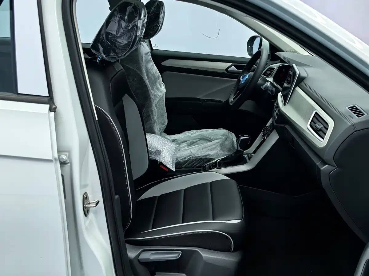 VOLKSWAGEN T-ROC EXPLORING SONGS