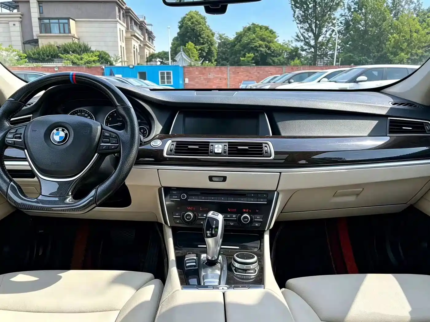 BMW 5 Series GT 2011 535i Elegance фото 11