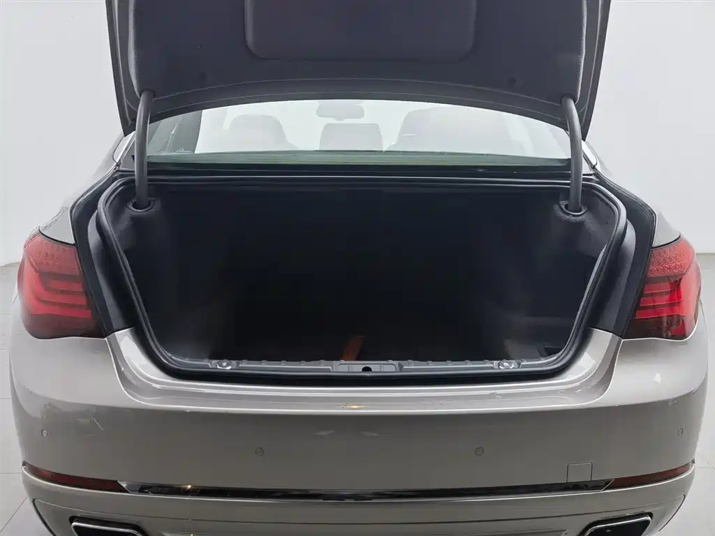 BMW 7 Series 2013 Model 740Li Leading фото 16
