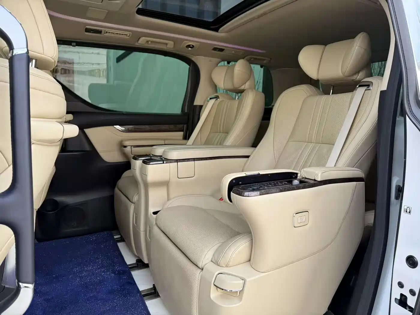 Toyota Vellfire 2021 Crown Hybrid 2.5L HV Premium Edition фото 13