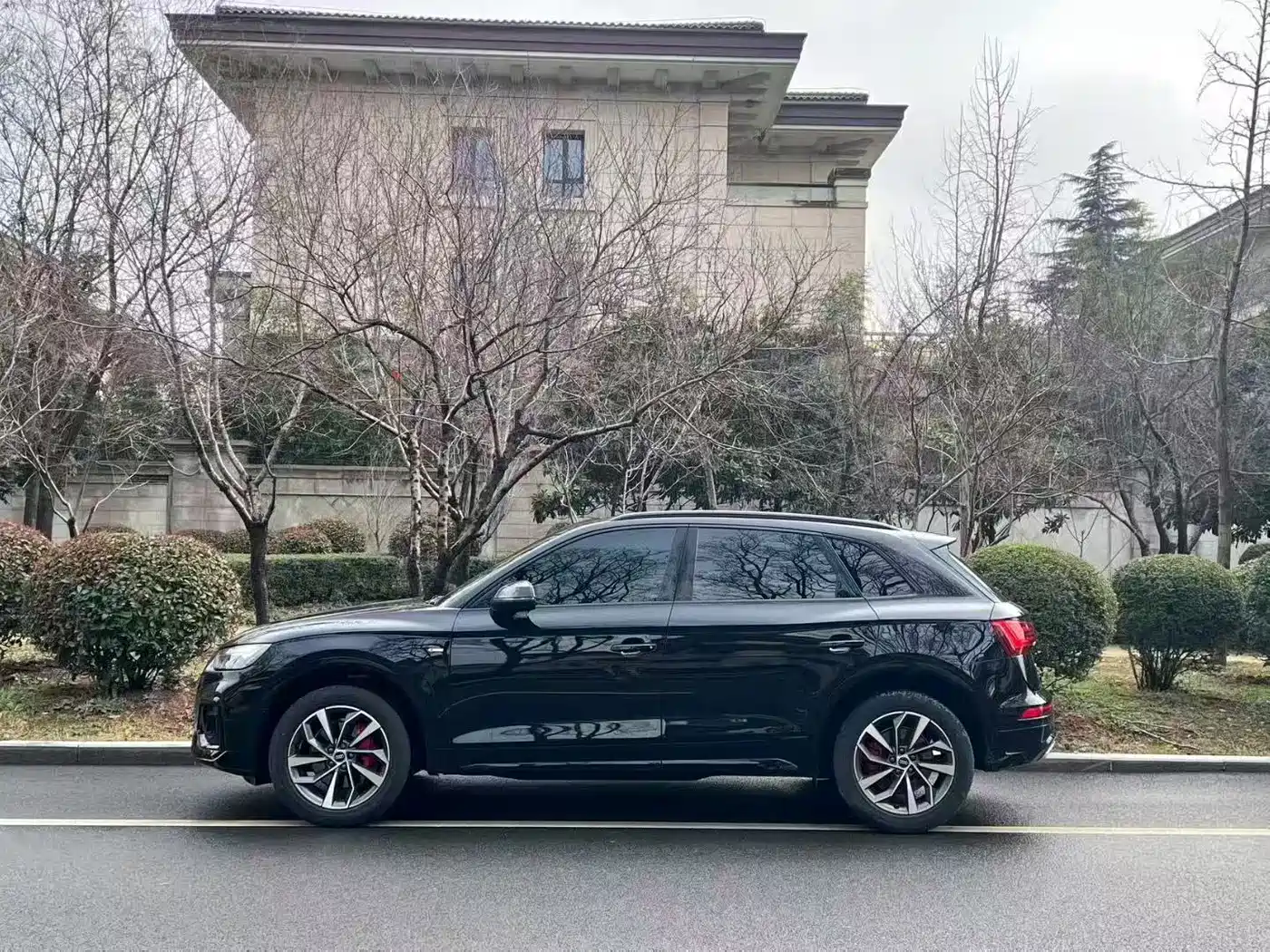 Audi Q5L 2024 Model 40 TFSI Luxury Dynamic фото 5