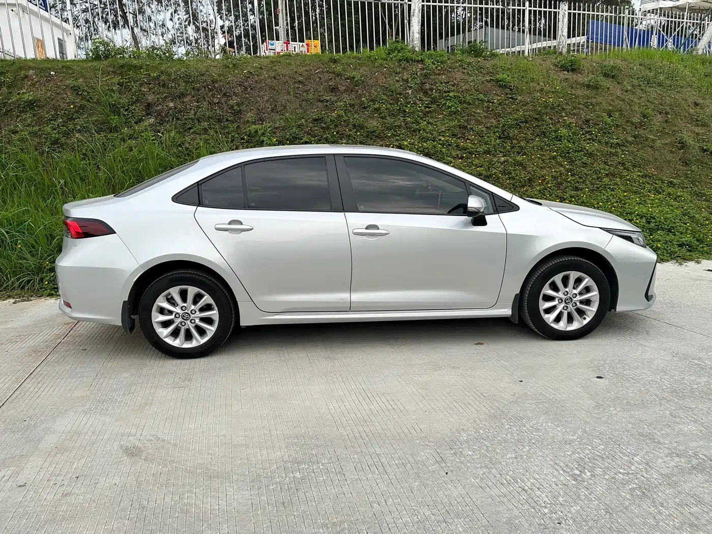 Toyota Corolla 2019 1.2T S-CVT GL-i Luxury Edition фото 7