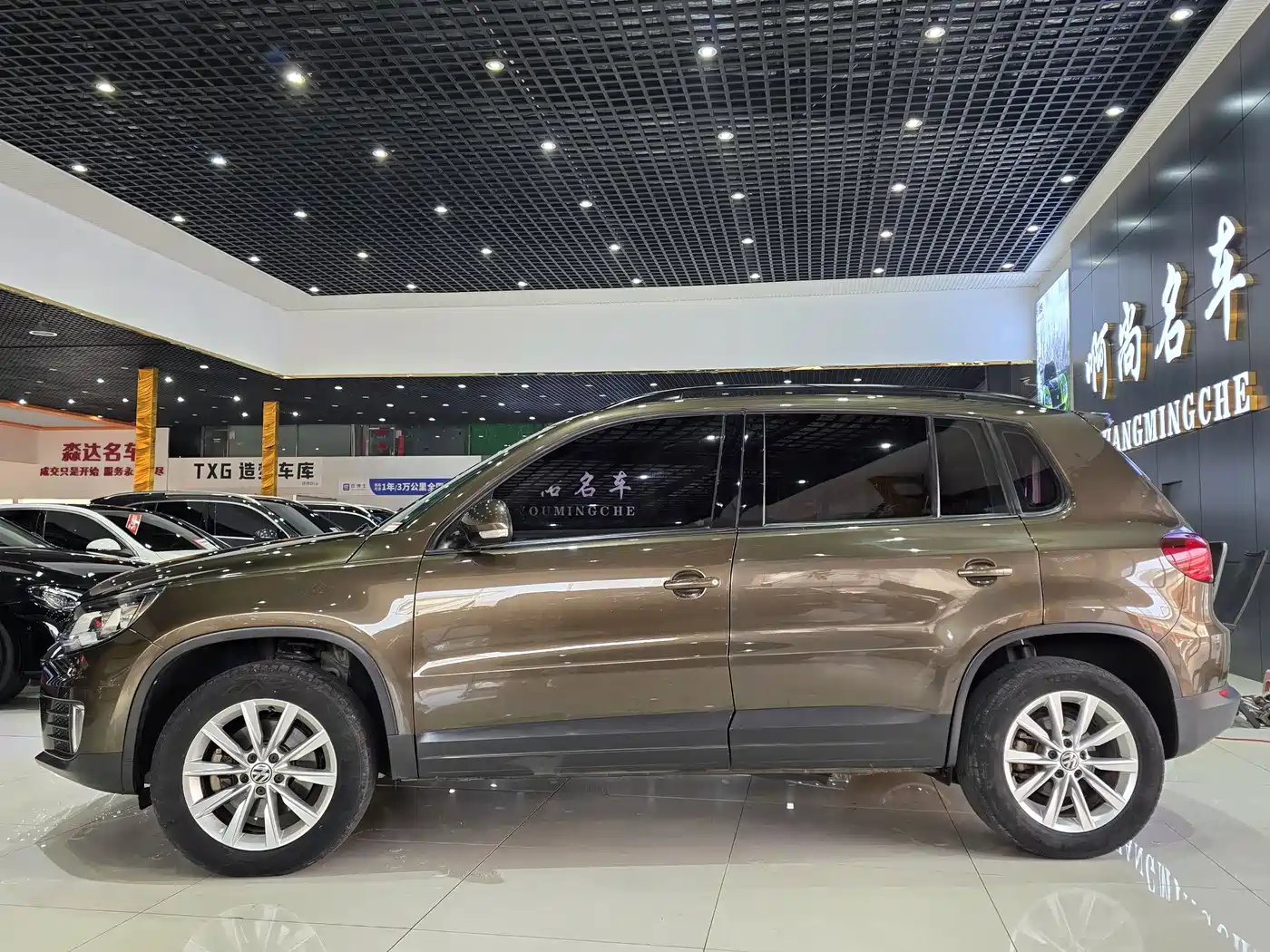 VOLKSWAGEN TIGUAN
