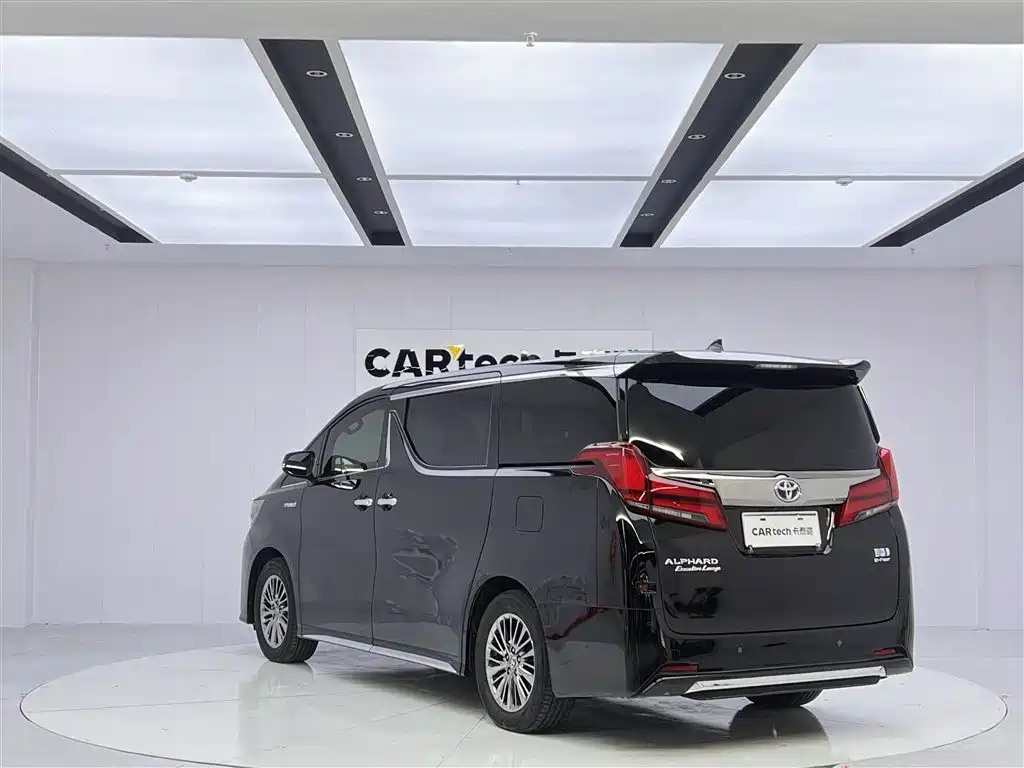 Toyota Alphard 2023 Dual Hybrid 2.5L Ultimate Gold Edition фото 7