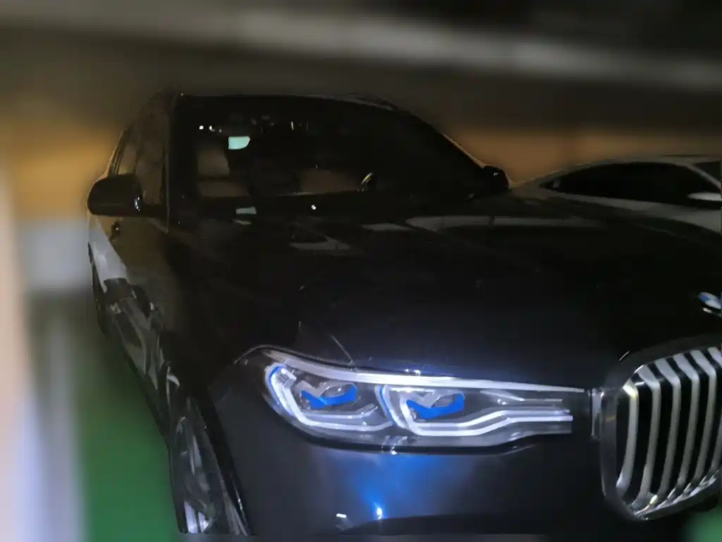 Photo 3 - BMW X7