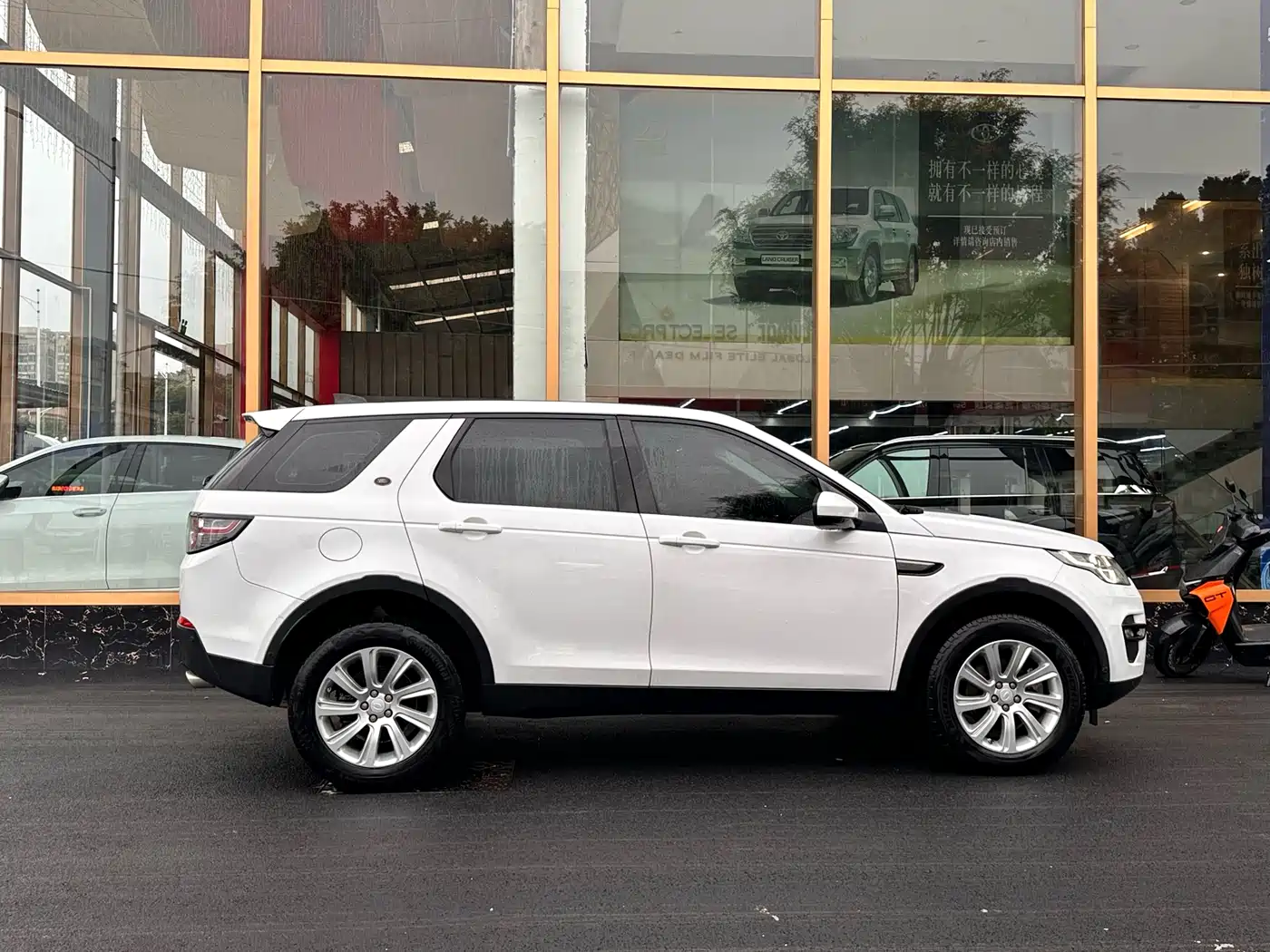 Land Rover Discovery Sport 2019 240PS SE Edition China V фото 14