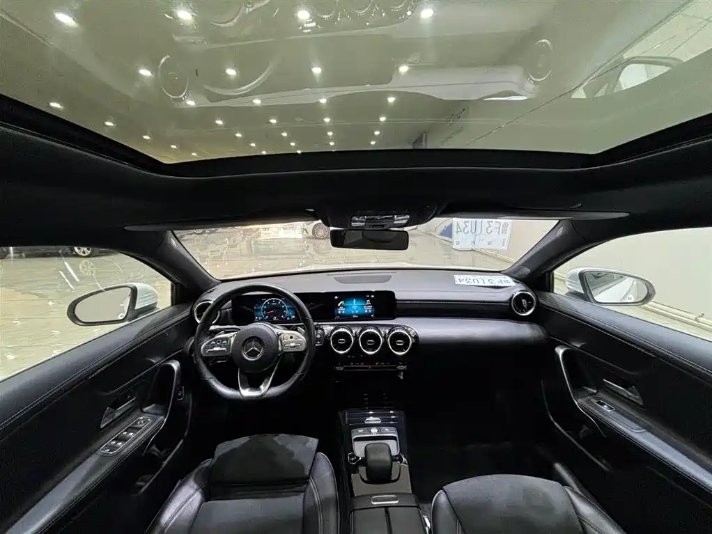 Mercedes-Benz A-Class 2019 A 180 L Sport Sedan фото 6