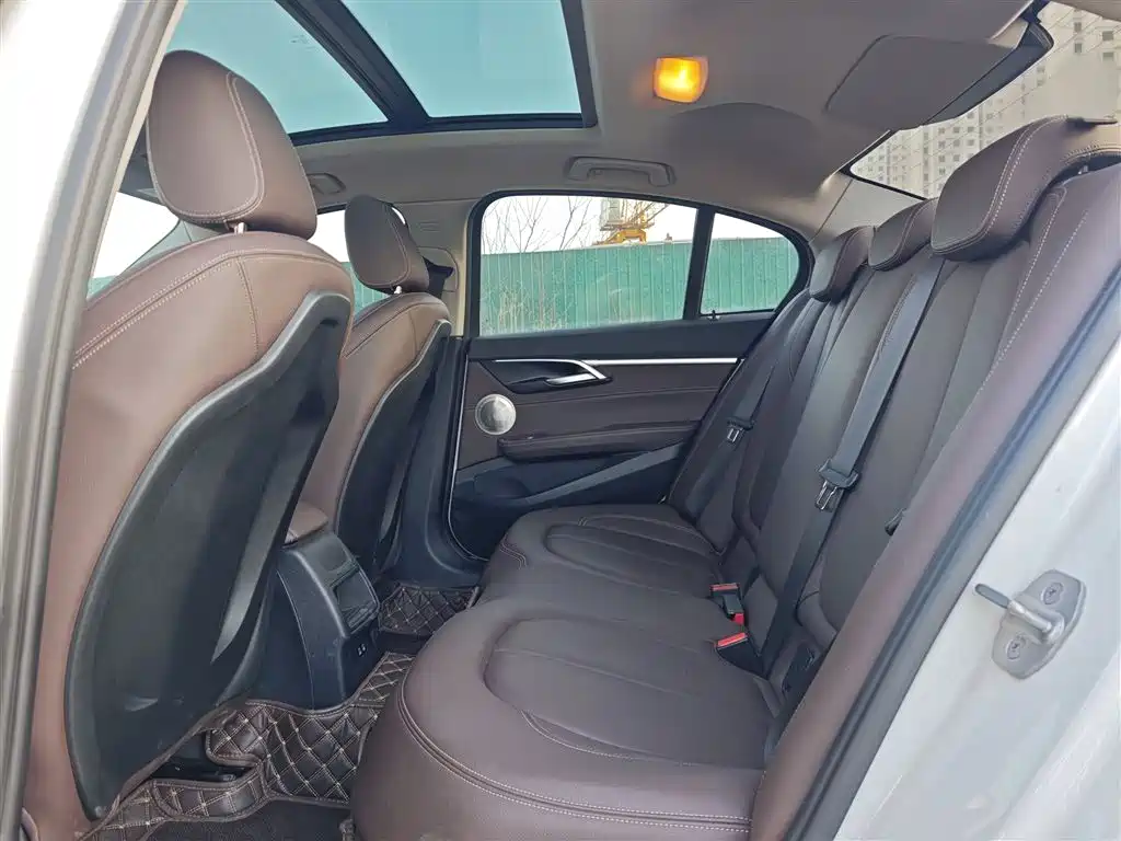 BMW 1 Series 2022 120i M Sport Shadow Edition фото 16
