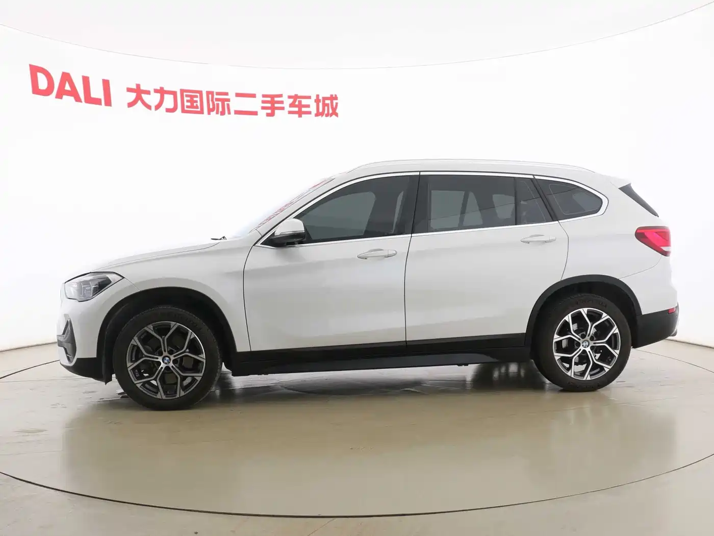 BMW X1 2021 sDrive25Li Leading фото 4
