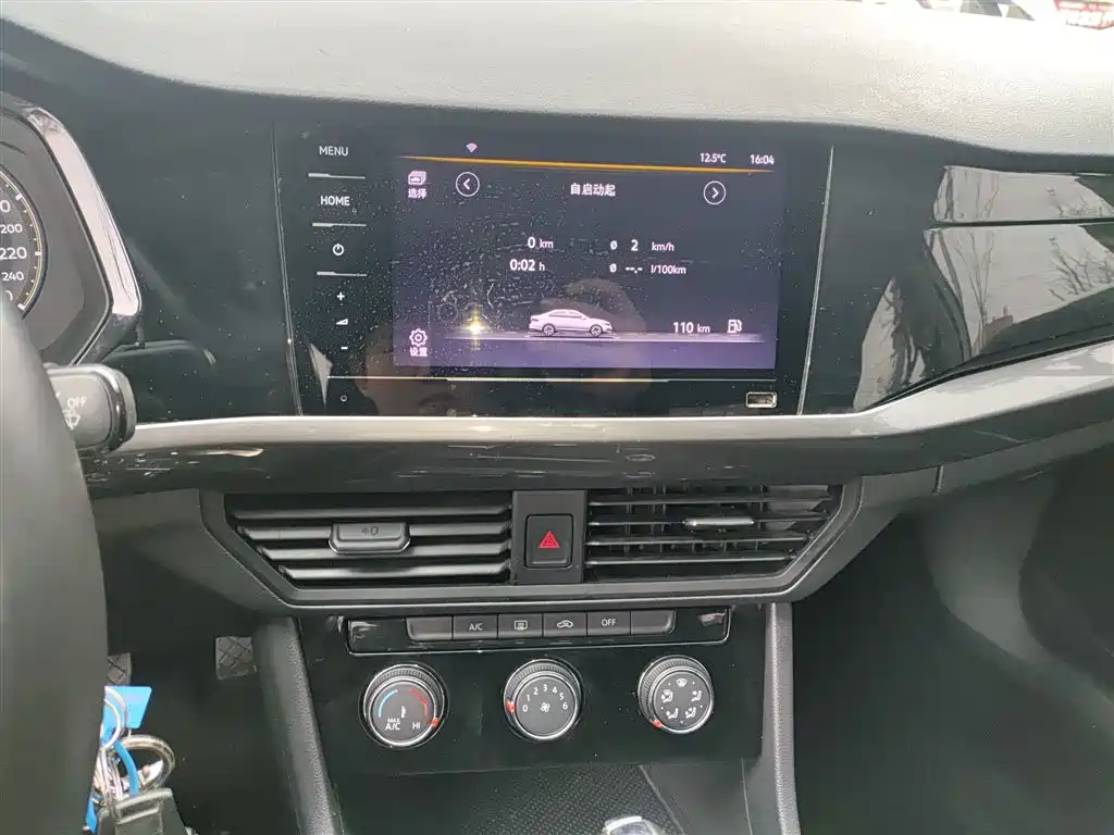 VOLKSWAGEN BORA