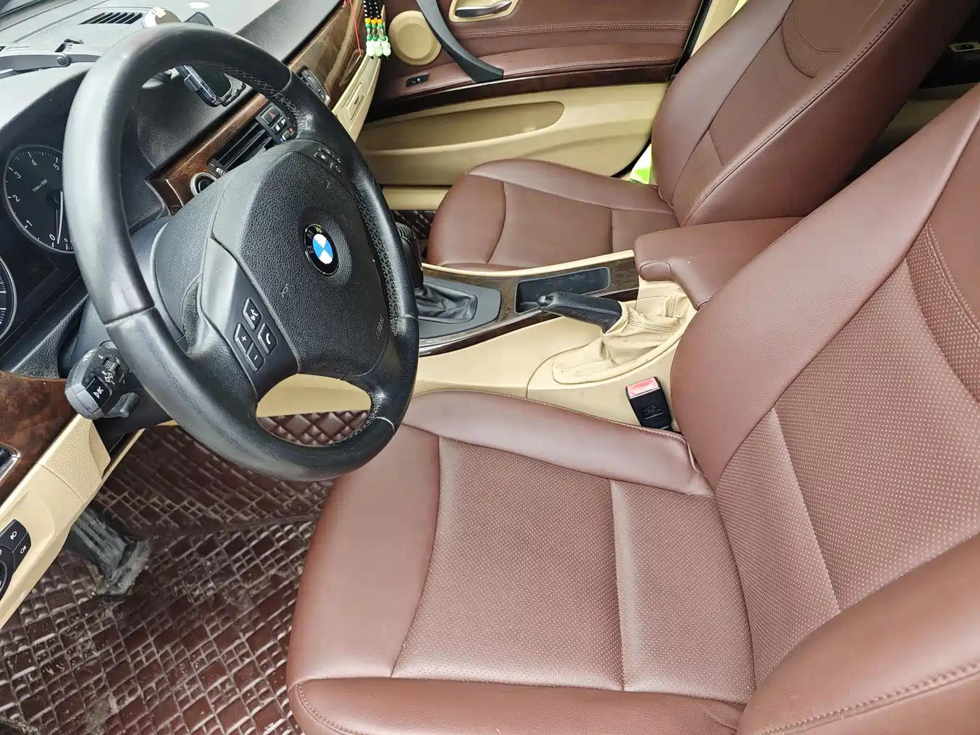BMW 3 Series 2012 320i Luxury фото 9