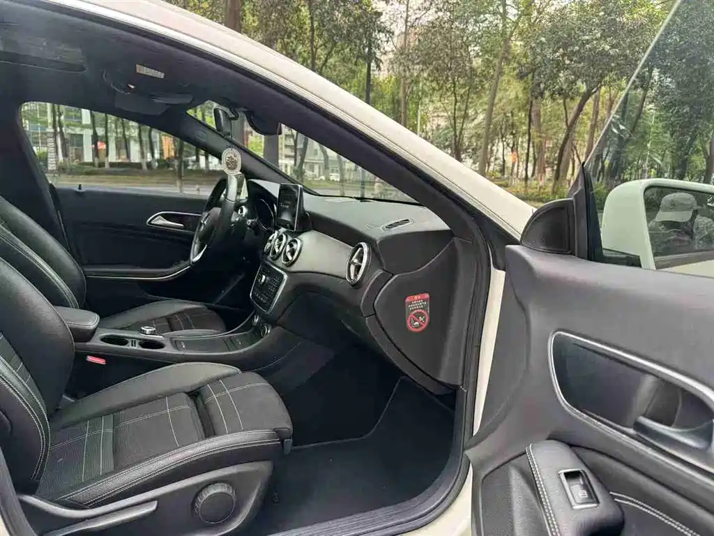 Mercedes-Benz CLA (Import) 2016 CLA 200 Sport фото 8