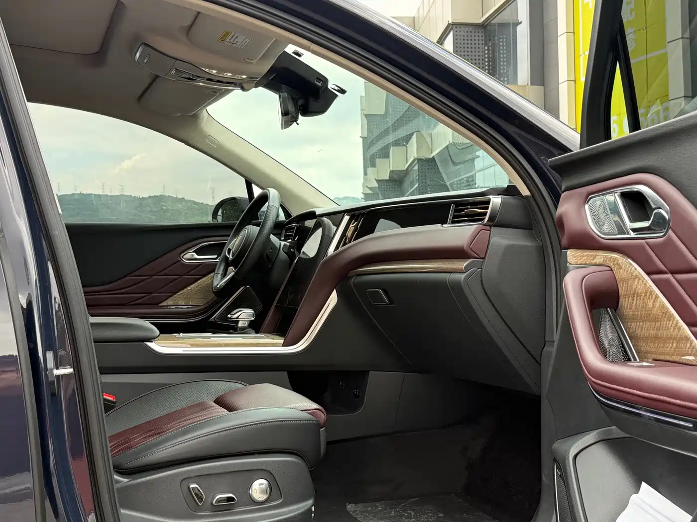 Hongqi HS7 2023 2023 2.0T Automatic 4WD Flag Leader Edition (6-seater)