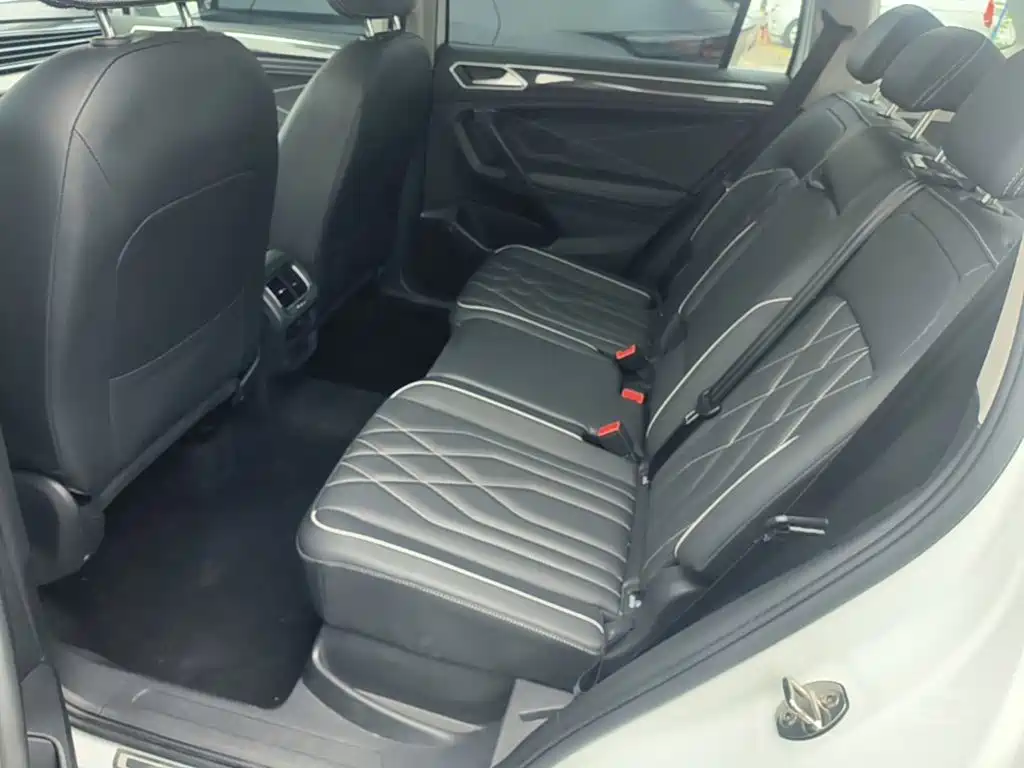 Фото 17 - Volkswagen Tiguan L