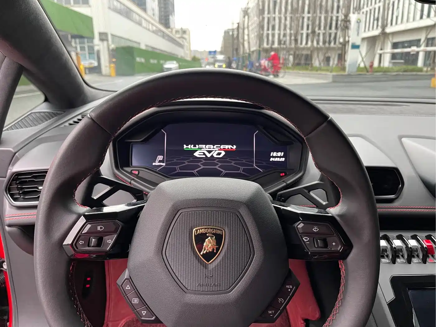 LAMBORGHINI HURACÁN