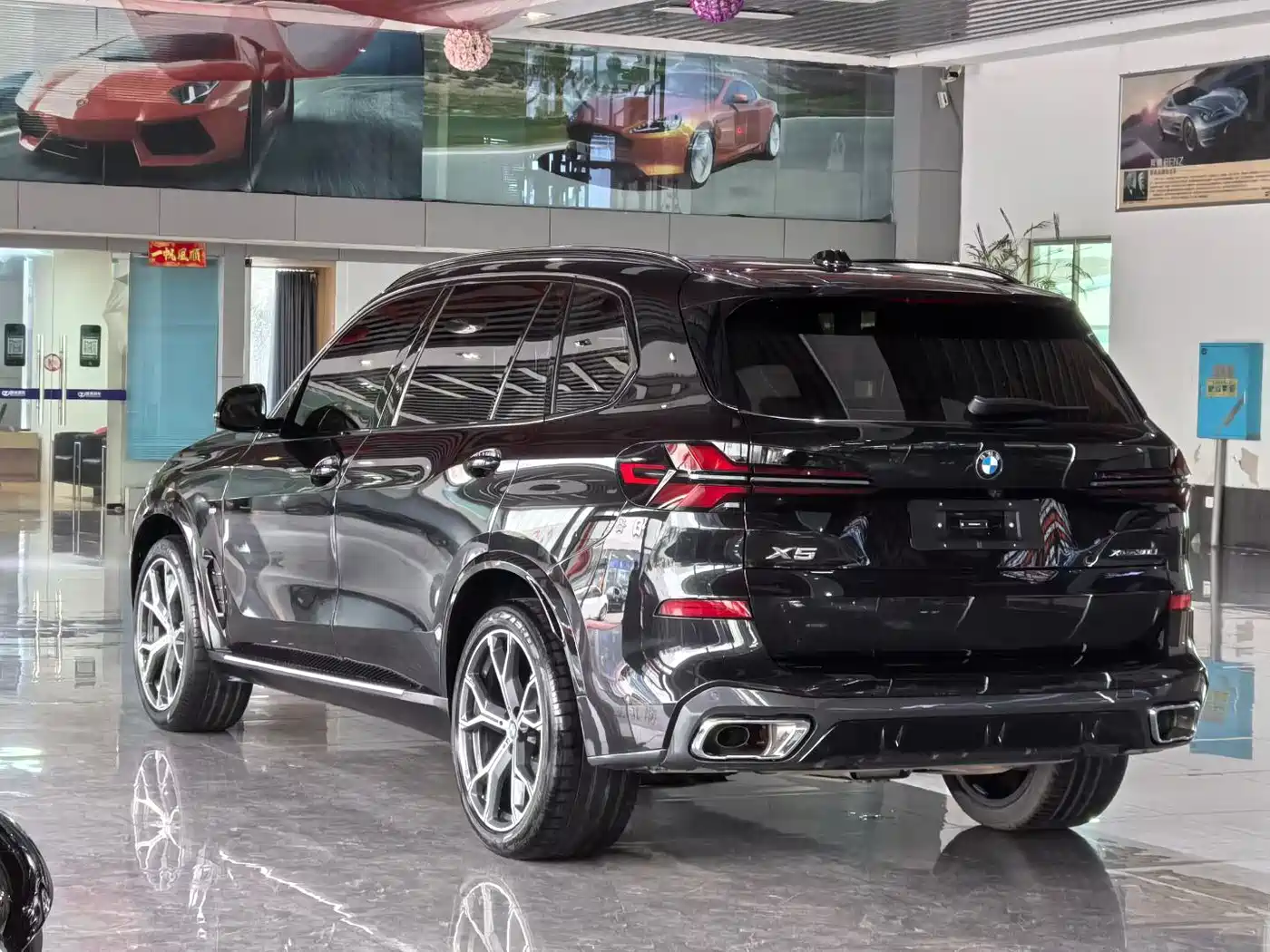 BMW X5 2023 xDrive 30Li Premium M Sport Black Night Package фото 16
