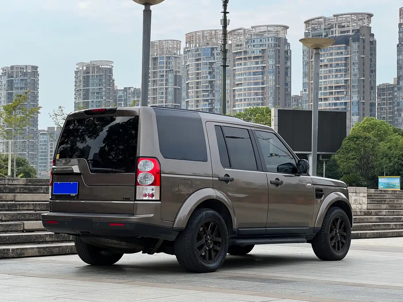 Land Rover Discovery 2010 4.0 V6 HSE Petrol фото 6
