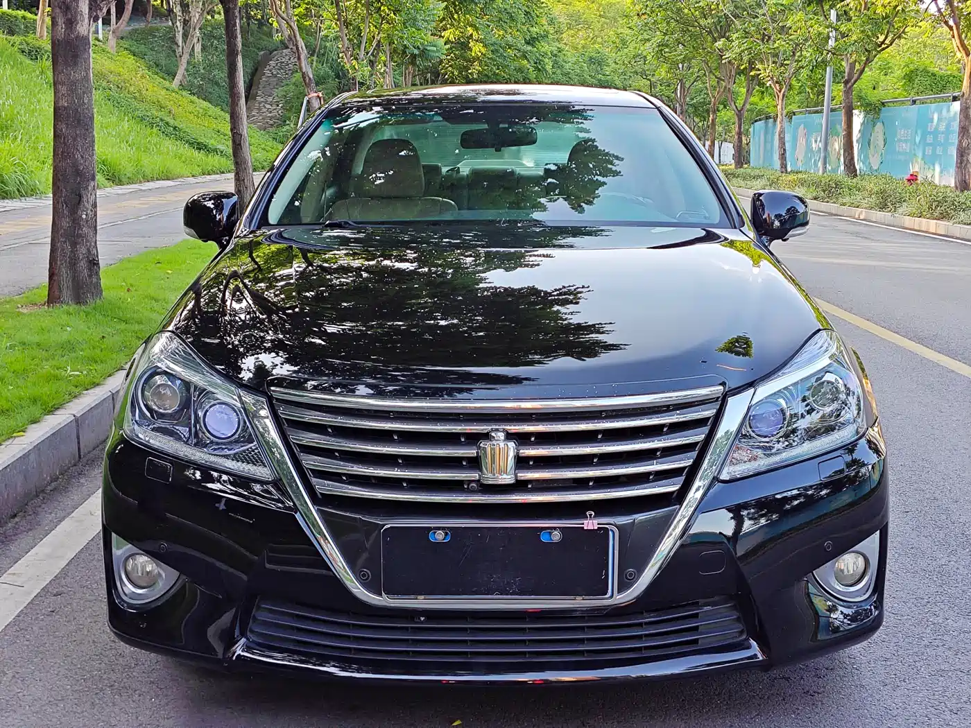 Toyota Crown 2012 2.5L Royal Leather Edition фото 2