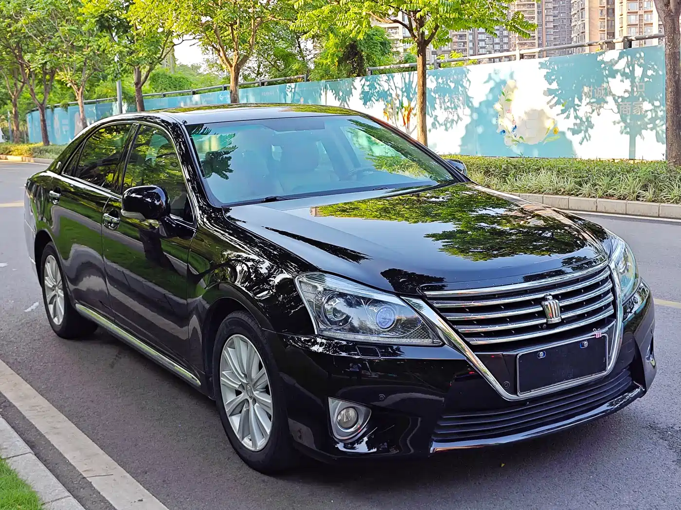 Toyota Crown 2012 2.5L Royal Leather Edition фото 3